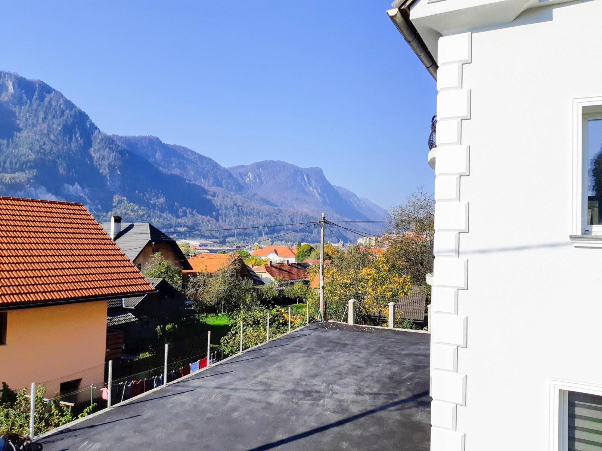 Villa Hillside Apartment Есенице Экстерьер фото